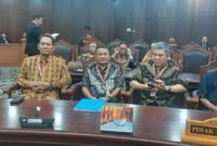 Sidang uji materi Pasal 8 UU Pers di Mahkamah Konstitusi menghadirkan ahli hukum pidana Dr. Albert Aries dan saksi jurnalis Moh. Adimaja (foto: dok PWI Pusat)