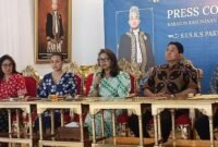 Siaran pers resmi pada Jumat, 14 November 2025, oleh penasihat hukum Keraton, Dr. Teguh Satya Bhakti, SH., MH., yang juga dikenal sebagai mantan Hakim PTUN Jakarta. (foto: dok istimewa)