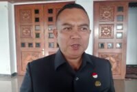  Kadis Nakertrans Provinsi Bengkulu, Dr. E.H. Syarifudin, menjelaskan keterlambatan penetapan UMP Provinsi Bengkulu