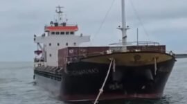 Kapal Petikemas Kembali Bersandar di Pulau Baai