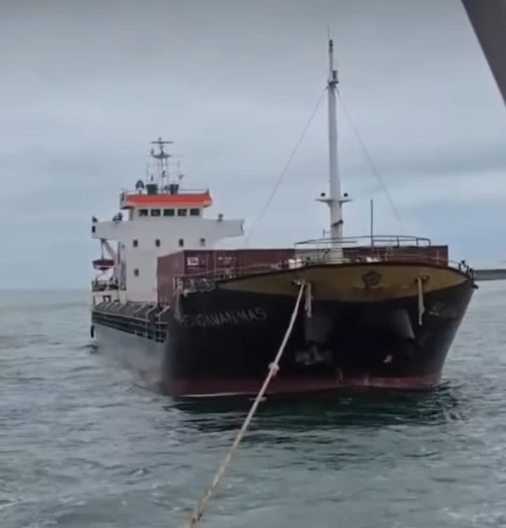Kapal Petikemas Kembali Bersandar di Pulau Baai