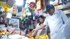 Wagub Bengkulu Mian melakukan sidak harga pangan di pasar panorama pada Rabu  17 Desember 2025 pagi