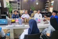 Wakil Kerua DPRD Provinsi Bengkulu Teuku Zulkarnain dan Kadishub Provinsi Hendri Kurniawan disambut langusng oleh GM Pelindo Dimas Rizky Kusmayadi dan Kelapa KSOP Bengkulu, Petrus Christanto Martubongs