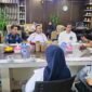 Wakil Kerua DPRD Provinsi Bengkulu Teuku Zulkarnain dan Kadishub Provinsi Hendri Kurniawan disambut langusng oleh GM Pelindo Dimas Rizky Kusmayadi dan Kelapa KSOP Bengkulu, Petrus Christanto Martubongs