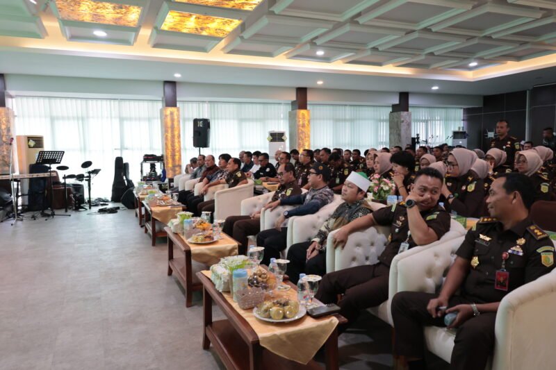 Kejati Bengkulu menggelar syukuran kinerja 2025. Kajati Victor Antonius Saragih menegaskan komitmen penegakan hukum yang profesional dan berintegritas di Bengkulu.