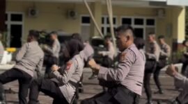 Ditsamapta Polda Bengkulu menggelar latihan bela diri untuk meningkatkan kesiapsiagaan dan kemampuan personel dalam menghadapi tugas di lapangan.