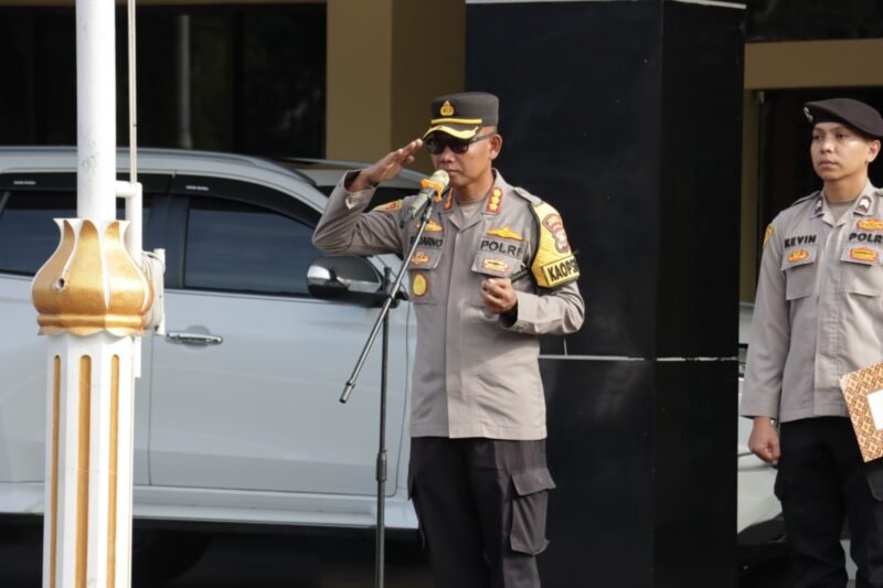 Kapolresta Bengkulu Kombes Pol Sudarno menekankan disiplin dan integritas personel saat apel perdana 2026 sebagai fondasi pelayanan publik.