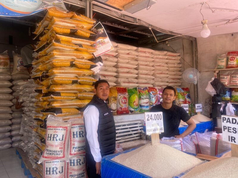 Harga beras di Bengkulu kembali stabil sesuai HET. Polda Bengkulu memastikan tidak ada lagi permainan harga beras premium dan medium di pasaran.