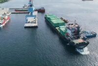 Kapal petikemas KM Oriental Samudra berhasil sandar aman di Pelabuhan Pulau Baai Bengkulu. Pelindo Regional 2 menegaskan alur pelayaran kian siap mendukung logistik daerah.
