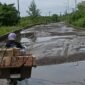 Teuku Zulkarnain memastikan PT Pelindo membangun jalan rusak Pulau Baai tahun ini dengan anggaran Rp1 triliun demi kepentingan masyarakat dan ekonomi Bengkulu.