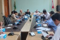 Penggunaan batu bara dari luar Provinsi Bengkulu untuk PLTU Teluk Sepang menuai sorotan DPRD. Selain dinilai tidak memanfaatkan potensi lokal, aktivitas angkutan batu bara disebut merusak infrastruktur jalan dan memicu masalah lingkungan.