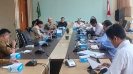 Penggunaan batu bara dari luar Provinsi Bengkulu untuk PLTU Teluk Sepang menuai sorotan DPRD. Selain dinilai tidak memanfaatkan potensi lokal, aktivitas angkutan batu bara disebut merusak infrastruktur jalan dan memicu masalah lingkungan.