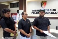Polda Bengkulu mengungkap kasus penimbunan 2.400 liter Bio Solar di Kota Manna. Satu warga ditetapkan sebagai tersangka setelah memodifikasi tangki dan menggunakan puluhan barcode untuk membeli BBM subsidi secara ilegal.