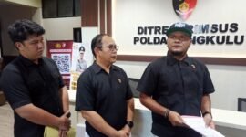 Polda Bengkulu mengungkap kasus penimbunan 2.400 liter Bio Solar di Kota Manna. Satu warga ditetapkan sebagai tersangka setelah memodifikasi tangki dan menggunakan puluhan barcode untuk membeli BBM subsidi secara ilegal.