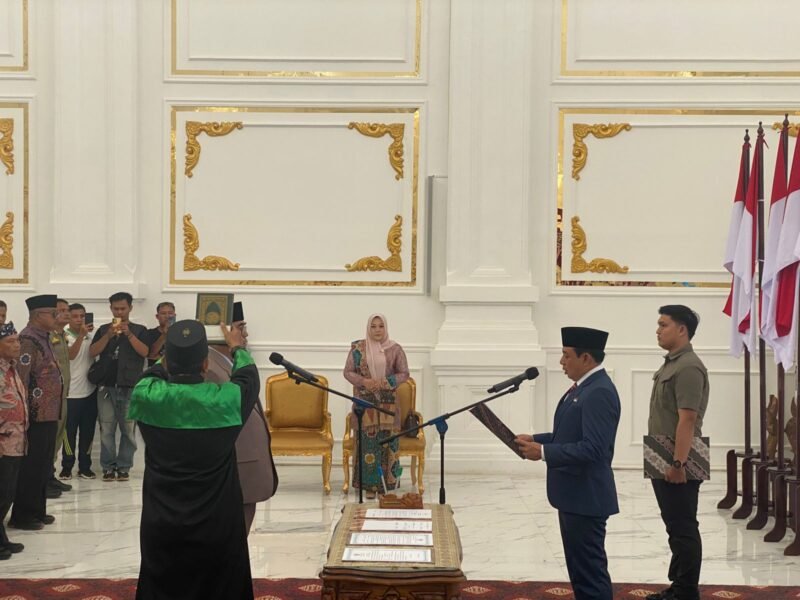 Wali Kota Bengkulu Dedy Wahyudi melantik Medy Febriansya sebagai Pj Sekda dan menekankan kerja nyata, sinergi pejabat, serta pelayanan maksimal untuk masyarakat Kota Bengkulu.
