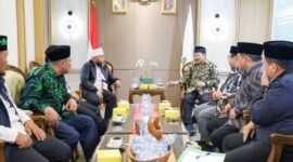 Gubernur Bengkulu Helmi Hasan mengajak perusahaan menyalurkan zakat melalui BAZNAS agar pengelolaan lebih transparan dan tepat sasaran demi kesejahteraan masyarakat.