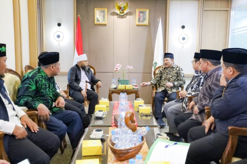 Gubernur Bengkulu Helmi Hasan mengajak perusahaan menyalurkan zakat melalui BAZNAS agar pengelolaan lebih transparan dan tepat sasaran demi kesejahteraan masyarakat.