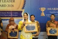 Destita Khairilisani menerima penghargaan The Best Inspiring Woman Figure Leader of The Year 2026 sebagai bukti kepemimpinan inspiratif yang berpihak kepada masyarakat Bengkulu.