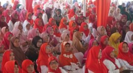 Ribuan jemaah hadiri Tabligh Akbar Pengajian Merah Putih di Bengkulu untuk memperingati Isra Mikraj dan menyambut Ramadan dengan penuh khidmat dan semangat ibadah.