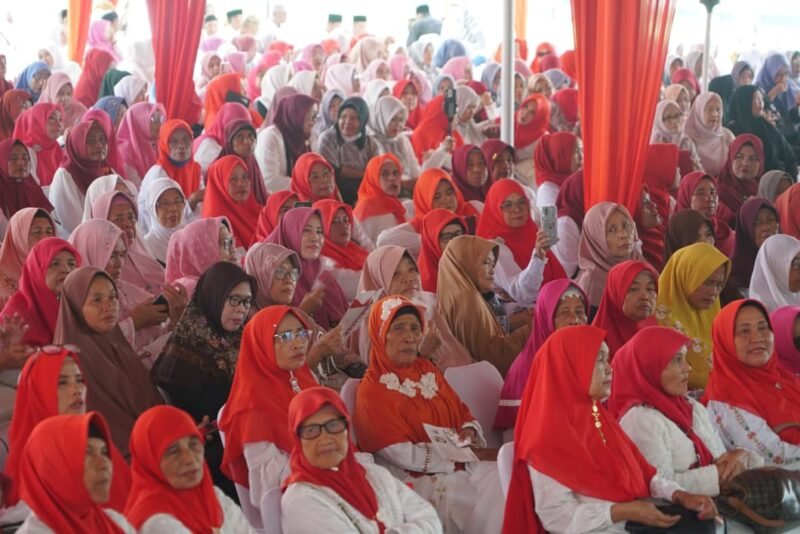Ribuan jemaah hadiri Tabligh Akbar Pengajian Merah Putih di Bengkulu untuk memperingati Isra Mikraj dan menyambut Ramadan dengan penuh khidmat dan semangat ibadah.