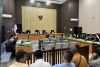 Sidang kasus PT Ratu Samban Mining mengungkap saksi tidak pernah terlibat penyusunan AMDAL. Kuasa hukum Bebby Hussy menegaskan tanggung jawab ada pada pemegang IUP, bukan kontraktor.