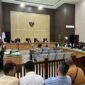 Sidang kasus PT Ratu Samban Mining mengungkap saksi tidak pernah terlibat penyusunan AMDAL. Kuasa hukum Bebby Hussy menegaskan tanggung jawab ada pada pemegang IUP, bukan kontraktor.