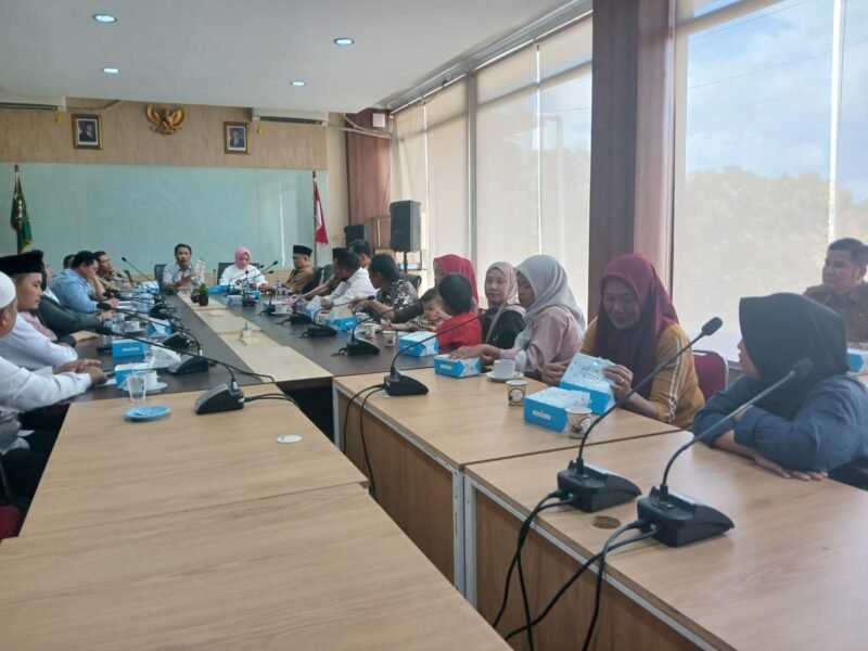 Empat warga Bengkulu korban TPPO di Kamboja segera dipulangkan. Biaya Rp32 juta ditanggung Baznas. DPRD minta polisi usut jaringan perdagangan orang.