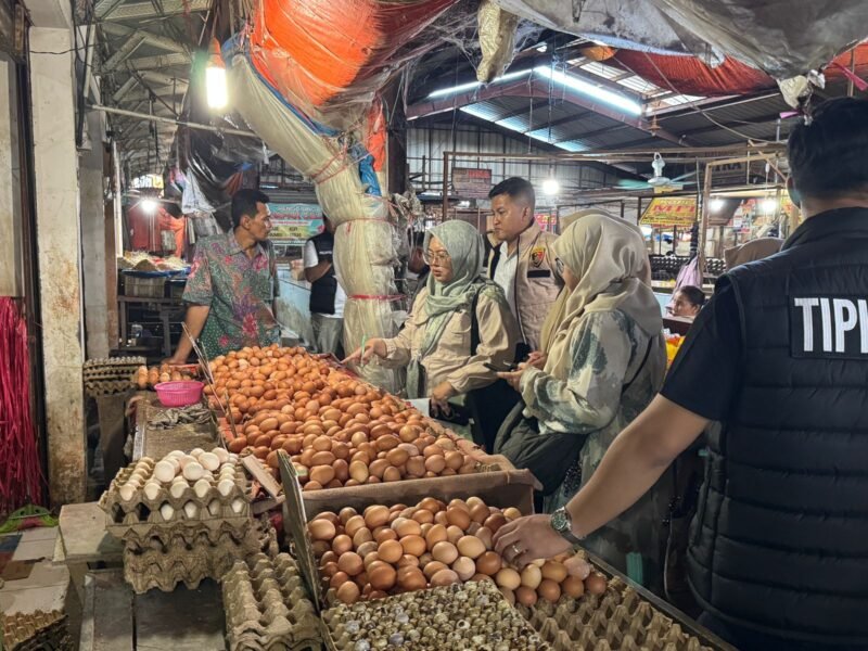 Polda Bengkulu bersama Satgas Pangan memantau harga bahan pokok secara serentak di seluruh daerah menjelang Ramadhan. Berikut hasil pemantauan harga sembako terbaru.
