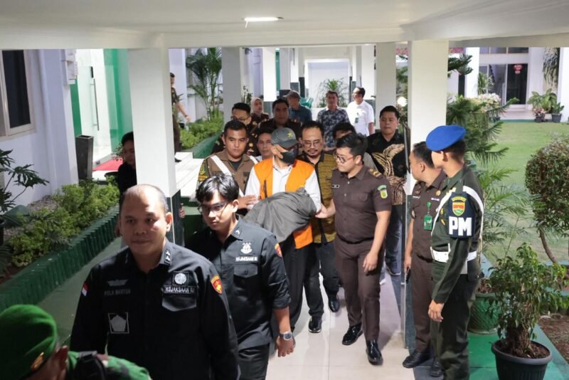 Mantan Bupati Bengkulu Utara Imron Rosyadi, usai ditetapkan tersangka oleh Kejati bengkulu, langsung digiring ke Lapas Bengkulu pada Selasa 10 Februari 2026