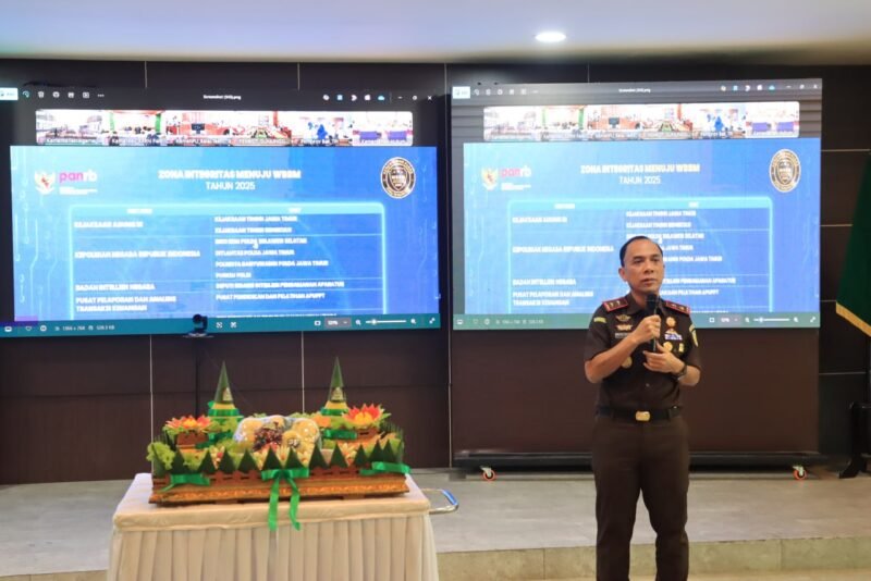 Kejaksaan Tinggi Bengkulu resmi meraih predikat WBBM dari Kementerian PANRB. Capaian ini menjadi bukti reformasi birokrasi dan komitmen pelayanan bersih di Bengkulu.