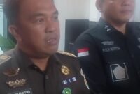 Plh Kasi Penkum Kejati Bengkulu Denny Agustian dan Kepala Seksi Penyidikan Kejati Bengkulu, Pola Martua Siregar. Kejati Bengkulu telah memeriksa 20 saksi dalam kasus dugaan korupsi izin tambang PT RSM yang menyeret mantan Bupati Bengkulu Utara dan dua pejabat lainnya. Penyidikan masih terus berkembang.