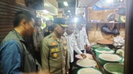 Kapolda Bengkulu Mardiyono turun langsung ke Pasar Minggu H-1 Ramadhan 2026. Harga ayam, daging, dan cabai naik namun masih dalam batas wajar sesuai HET dan HAP.