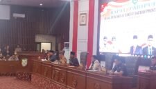 DPRD Provinsi Bengkulu resmi mengumumkan PAW Ketua DPRD dalam rapat paripurna yang diwarnai perdebatan. Proses kini berlanjut ke Gubernur dan Kemendagri untuk keputusan akhir.