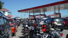 Pertamina memastikan stok BBM di Bengkulu tetap aman meski terjadi antrean panjang di SPBU. Distribusi dari Terminal Pulau Baai berjalan normal tanpa gangguan.