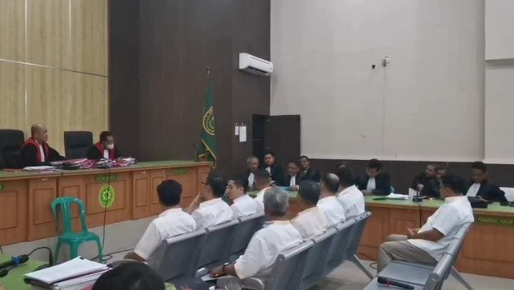 Sidang kasus korupsi tambang batubara Bengkulu menghadirkan perkembangan baru. Para terdakwa menyatakan siap mengganti kerugian negara sebesar Rp159 miliar melalui mekanisme plea bargain.
