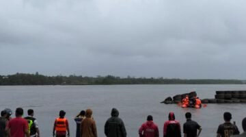 Diterjang Badai, Kapal Nelayan Karam di Pasir Putih Bengkulu, 1 Selamat 1 Masih Dicari