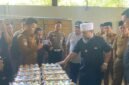 TINJAU: Gubernur Bengkulu Helmi Hasan meninjau pabrik minyak goreng BMP di Sawah Lebar. Produksi minyak goreng lokal ini disiapkan untuk menekan harga pasar dan memperkuat ekonomi daerah. (Senin-20-04-2026)--FOTO: HANDI//MBG.