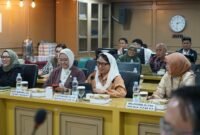 RAPAT KERJA: Dalam Rapat Kerja Anggota DPD RI Destita Khairilisani mendorong penguatan KONI dan menyuarakan kesiapan Bengkulu menjadi tuan rumah PON, sekaligus menekankan pentingnya pembinaan atlet sejak dini. (Senin-20-04-2026)--FOTO: IST//MBG.