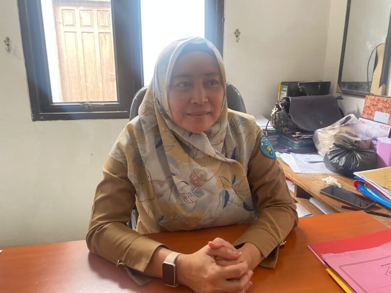 GAJI MASIH TIDAK UMK: Disnaker Kota Bengkulu masih menemukan pelanggaran upah di bawah UMK Rp3,08 juta. Sub Koordinator Penyelesaian Perselisihan Hubungan Industrial Disnaker Kota Bengkulu, Auliyus Marni, diminta pelapor melapor, sementara penyelesaian mengedepankan dialog dan pembinaan. (SELASA-21-April-2026)-- FOTO: HANDI//MBG.