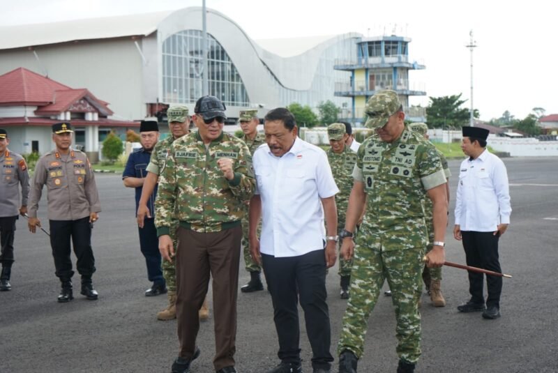 Menhan RI Sjafrie Sjamsoeddin rencanakan pembangunan 10 batalyon di Bengkulu untuk memperkuat pertahanan dan mendorong pertumbuhan daerah.