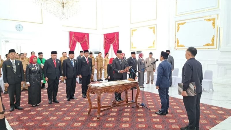 LANTIK:  Walikota Bengkulu, lantik 10 Kepala Dinsa Baru
