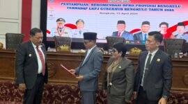 PARIPURNA: Wakil Ketua 1 DPRD Provinsi Bengkulu Teuku Zulkarnai memimpiin rapat Paripurna, Penyerahan dokumen rekomendasi kepa Wakil Gubernur Bengkulu Mian. (Senin 13 April 2026)-- FOTO: IST//MBG.