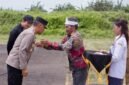 GELAR ADAT : Kapolda Bengkulu Irjen Pol Mardiyono dikukuhkan sebagai warga kehormatan Suku Kaitora di Enggano dan menerima gelar Raja Nahkona Kaitora dalam prosesi adat sakral. (Selasa-1404-2024)--FOTO: IST//MBG.