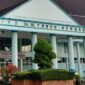 Krisis layanan cuci darah di RSUD M Yunus Bengkulu menuai kritik tajam. Sebanyak 50 pasien terlantar akibat stok BMHP habis, manajemen dinilai lalai dalam antisipasi.