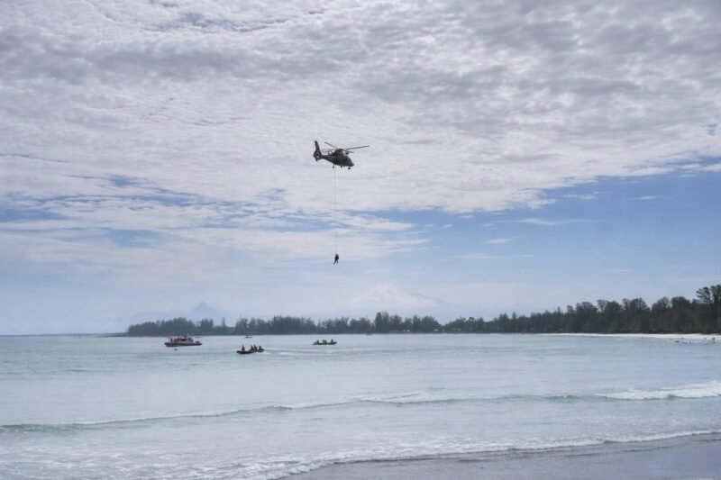 SIMULASI: Simulasi besar penanganan bencana gempa megathrust yang digelar Komando Gabungan Wilayah Pertahanan (Kogabwilhan) I di kawasan MD Land, Pantai Tapak Paderi. (JUMAT-17-04-2026)-- FOTO: HANDI//MBG.