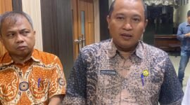 Nama mahasiswi UNIB terseret dalam kasus penggelapan Rp4,7 miliar. Rektor UNIB Indra Cahyadinata menegaskan informasi tersebut masih rumor dan belum dapat dipastikan kebenarannya.