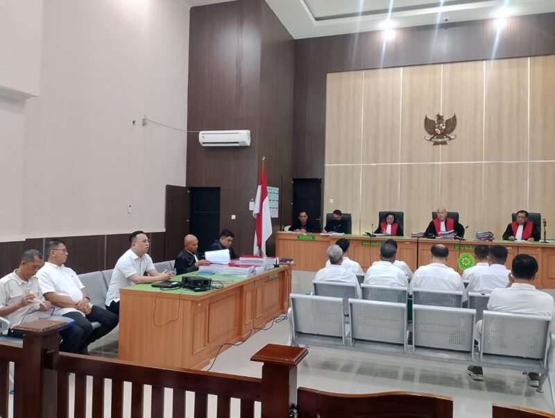 TUNTUTAN: Sidang lanjutan kasus Korupsi Tembang Batu Bara dengan agenda tuntutan 12 terdakwa pada Rabu-13- April-2024 di Pengadilan Negeri Bengkulu. FOTO--WINDI//MBG.