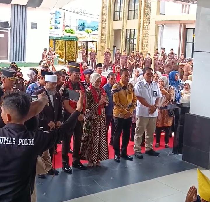 TIBA: Kajati Bengkulu Saiful Bahri Siregar tiba di Bengkulu disambut Forkopimda. Kamis-30-04-2026.-- FOTO//WINDI.