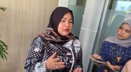 SAMPAIKAN: PH Bank Bengkulu Ana Tasia Pase, menyatakan Bank Bengkulu terbukti telah membayar kompensasi karyawan lebih awal. PHI menolak gugatan eks karyawan dan menegaskan perusahaan telah memenuhi kewajiban sesuai aturan.