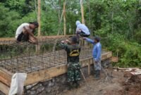 Pembangunan Jembatan Gantung Garuda di Desa Lubuk Bingin Baru Rejang Lebong mencapai 61 persen. Gotong royong TNI dan warga menjadi kunci percepatan pembangunan akses penghubung desa.